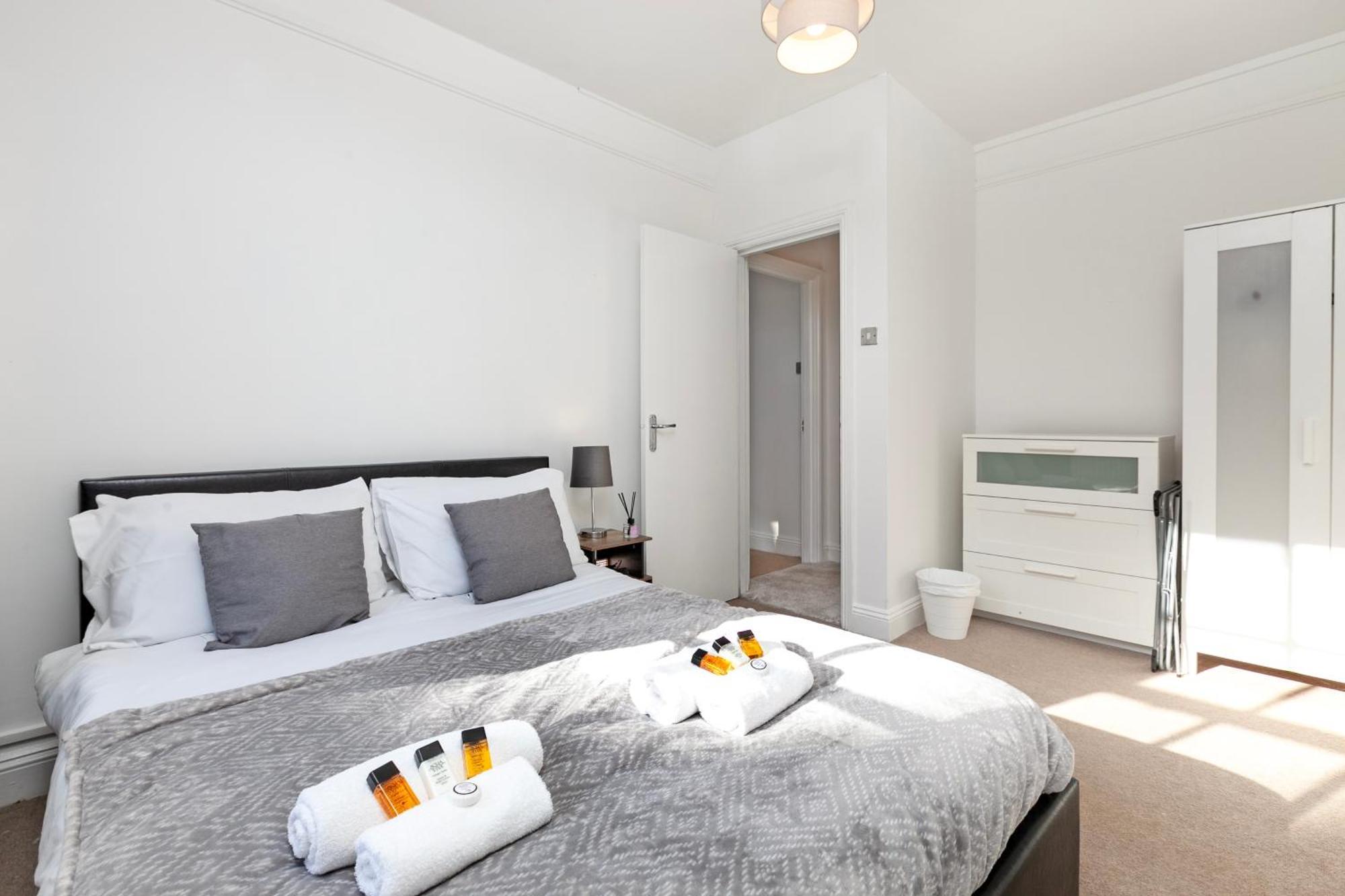 לונדון Beautiful 3 Bedroom Flat In Scott Ellis Gardens מראה חיצוני תמונה